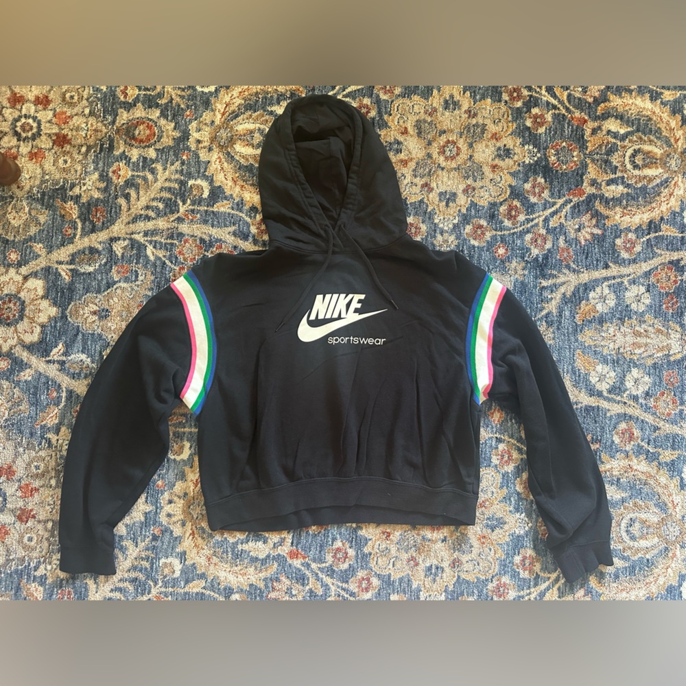 NWOT Nike heritage hoodie women’s black with colorful shoulder trim size large